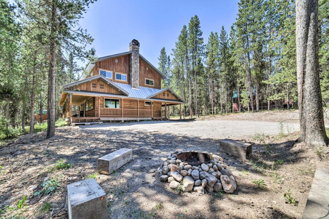 Contemporary Cabin With Game Room And Fire Pit Island Park Exterior photo