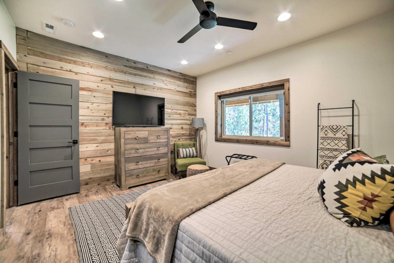 Contemporary Cabin With Game Room And Fire Pit Island Park Exterior photo