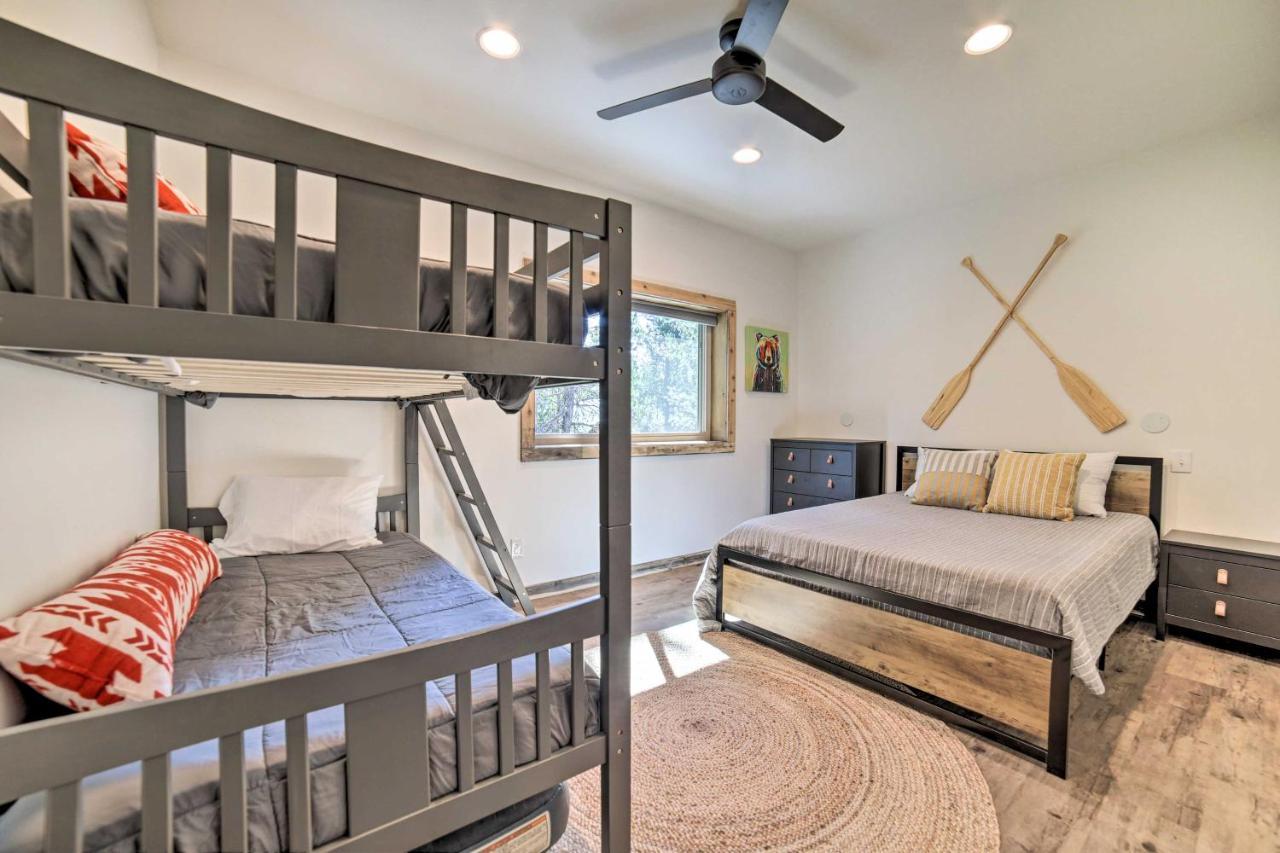 Contemporary Cabin With Game Room And Fire Pit Island Park Exterior photo